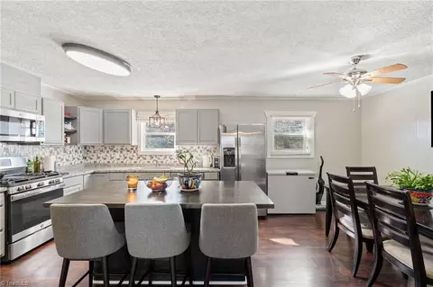 Kitchen - 25 Lambeth Dr, Thomasville, NC 27360 photo 2 of 4
