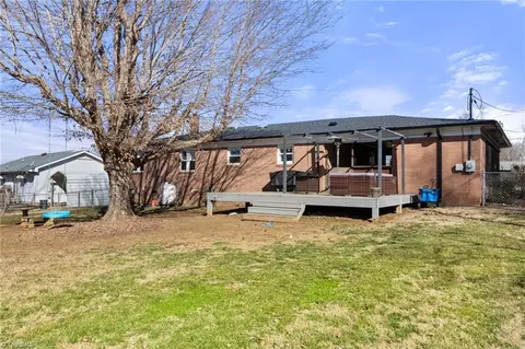 Exterior - 25 Lambeth Dr, Thomasville, NC 27360 photo 6 of 10