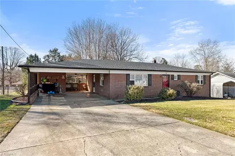 Exterior - 25 Lambeth Dr, Thomasville, NC 27360 photo 2 of 10
