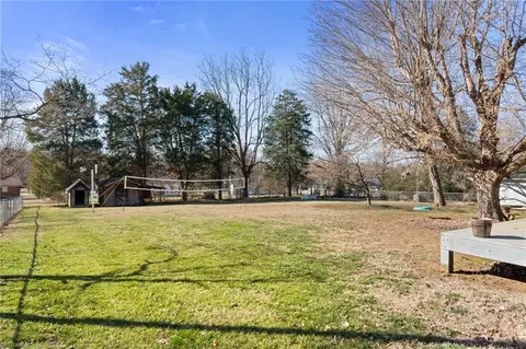 Exterior - 25 Lambeth Dr, Thomasville, NC 27360 photo 5 of 10