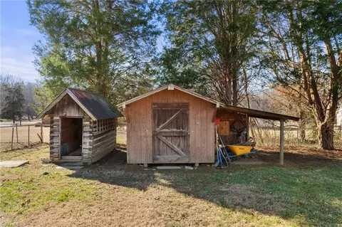Exterior - 25 Lambeth Dr, Thomasville, NC 27360 photo 10 of 10