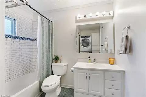 Bath - 25 Lambeth Dr, Thomasville, NC 27360 photo 2 of 2