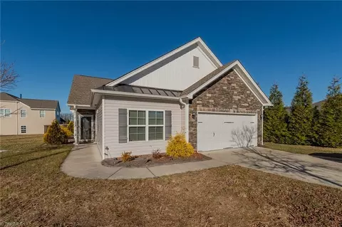 3175 York Place Dr, Walkertown, NC 27051