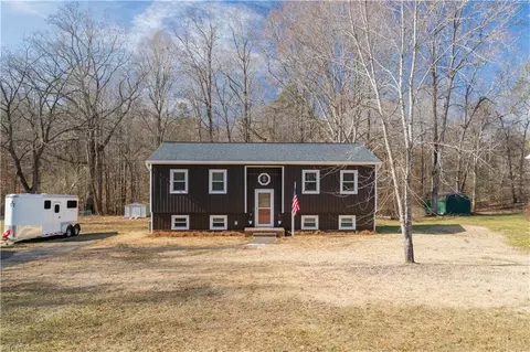 1058 Cresthaven Rd, Lewisville, NC 27023
