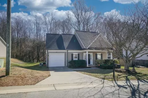 230 Northoaks Dr, Winston Salem, NC 27105