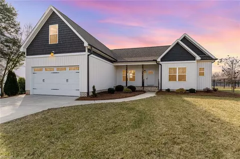 8872 Belews Ridge Rd, Stokesdale, NC 27357