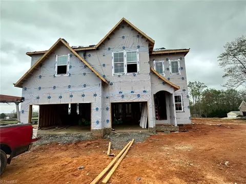 8500 Lemur Ln, Summerfield, NC 27358
