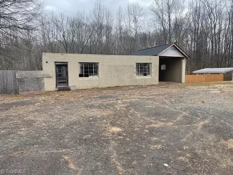 1251 Baux Mountain Rd, Germanton, NC 27019