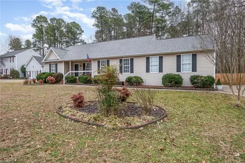 5401 Running Mead Rd, Pleasant Garden, NC 27313