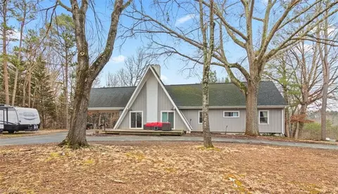 555 Jackson Rd E, Mount Airy, NC 27030