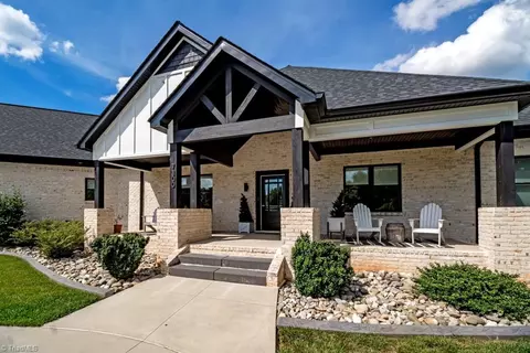 7300 Hidden View Dr, Oak Ridge, NC 27310