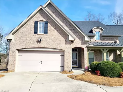 1302 Plantation Village Dr, Clemmons, NC 27012
