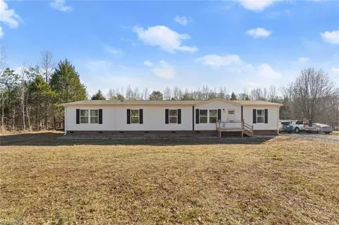 2222 Shacktown Rd, Yadkinville, NC 27055