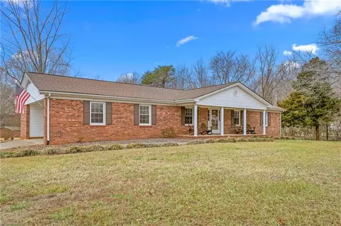 109 Cedarwood Dr, Eden, NC 27288