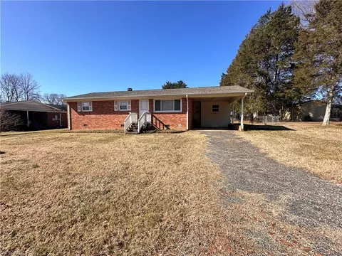 6727 Kathy Lynn Pl, Browns Summit, NC 27214