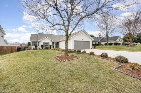 849 Pecan Ridge Cir, Kernersville, NC 27284
