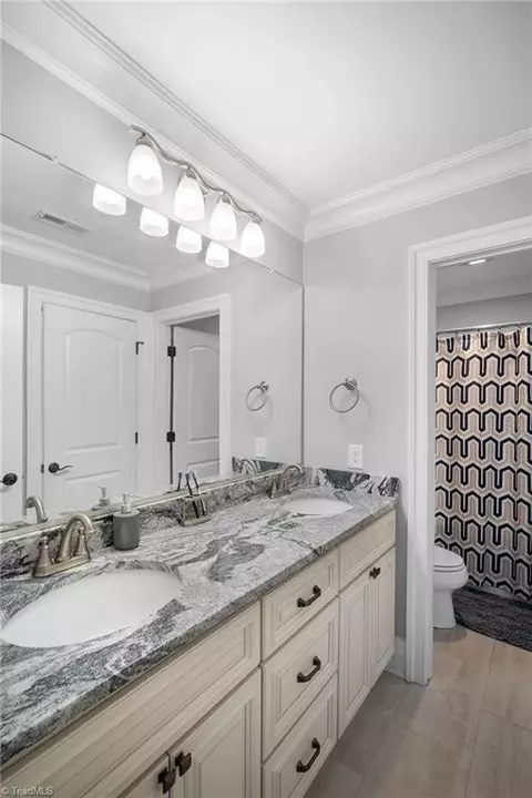 Bath - 142 Eagle Ln, Lexington, NC 27295 photo 3 of 6