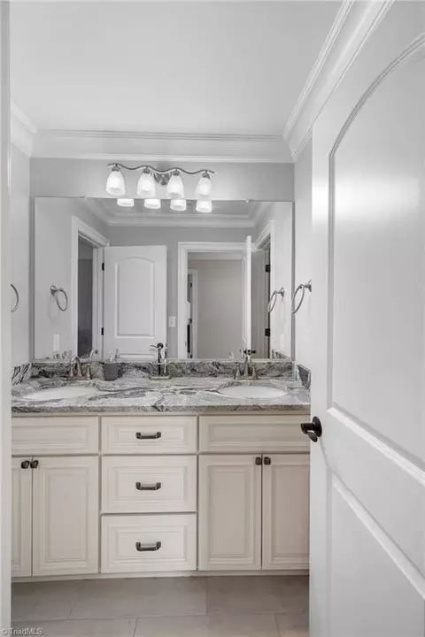 Bath - 142 Eagle Ln, Lexington, NC 27295 photo 5 of 6