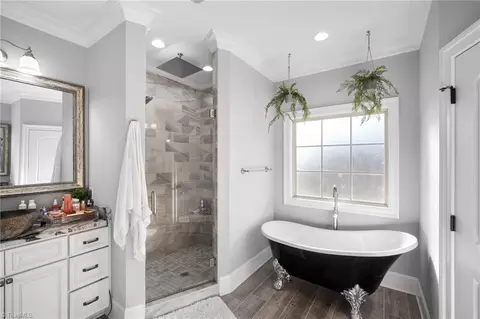 Bath - 142 Eagle Ln, Lexington, NC 27295 photo 1 of 6