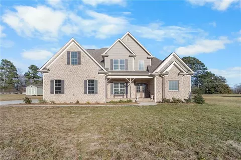 142 Eagle Ln, Lexington, NC 27295