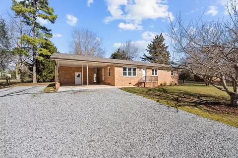 207 Venus Dr, Greensboro, NC 27406