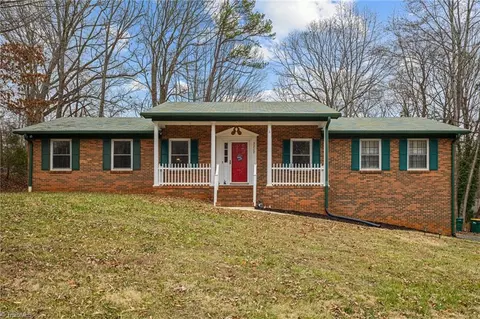 3205 Springside Dr, Clemmons, NC 27012