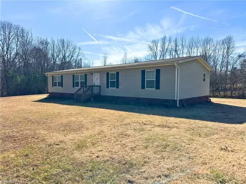 1122 Daniel Rd, Mocksville, NC 27028