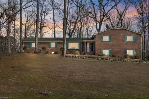 2717 Castes Dr, Pfafftown, NC 27040