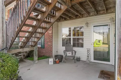 1112 Trinity St #202, Thomasville, NC 27360