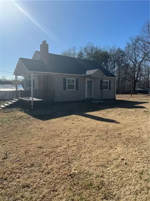 668 Hampton Rd, Eden, NC 27288