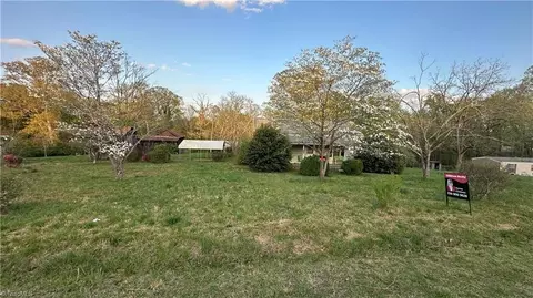 377 Bob Loflin Rd, Denton, NC 27239