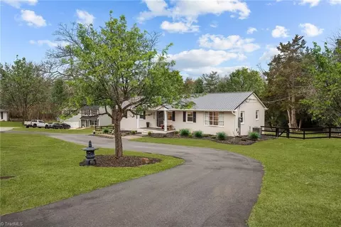 3920 Fieldview Ct, Clemmons, NC 27012