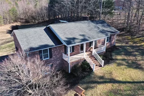 204 Dodson Mill Rd W, Pilot Mountain, NC 27041 photo 3
