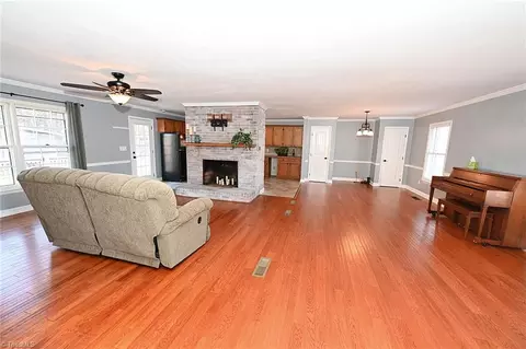 204 Dodson Mill Rd W, Pilot Mountain, NC 27041 photo 13