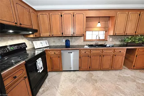 204 Dodson Mill Rd W, Pilot Mountain, NC 27041 photo 7