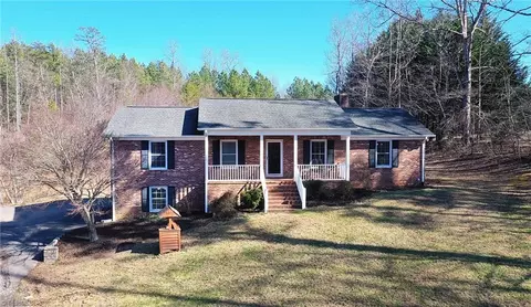204 Dodson Mill Rd W, Pilot Mountain, NC 27041