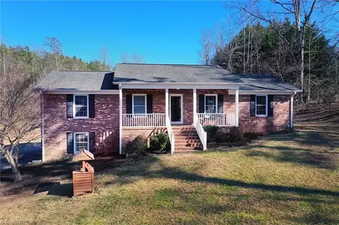 204 Dodson Mill Rd W, Pilot Mountain, NC 27041 photo 2