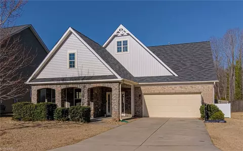 3 Harbor Glen Ct, Greensboro, NC 27455