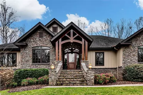 868 Laurel Dr, Asheboro, NC 27205