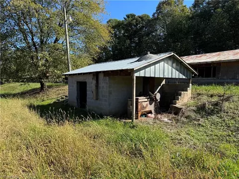 115 Rippling Water Ln, Dobson, NC 27017 photo 8