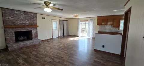 Living - 413 Unity St, Thomasville, NC 27360 photo 5 of 5