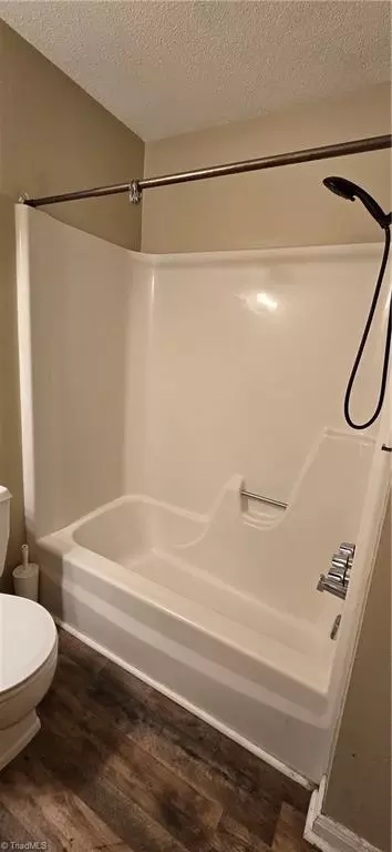 Bath - 413 Unity St, Thomasville, NC 27360 photo 3 of 7