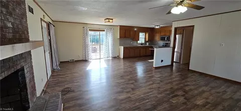 Living - 413 Unity St, Thomasville, NC 27360 photo 3 of 5