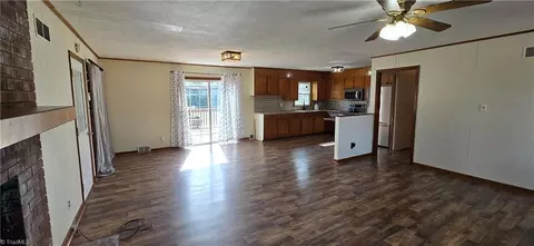 Living - 413 Unity St, Thomasville, NC 27360 photo 4 of 5