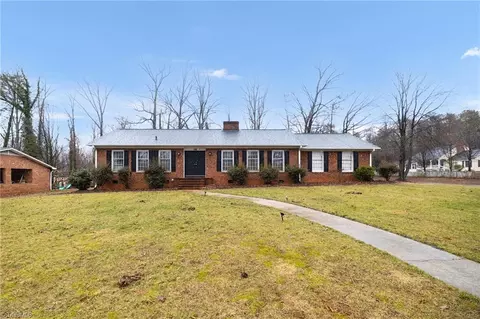 98 Fairway Dr, Lexington, NC 27292