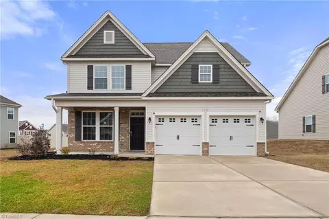 1497 White Lake Dr, Kernersville, NC 27284