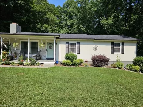 196 Herring St, Mount Airy, NC 27030