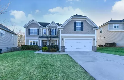 815 Blue Moon Ct, Greensboro, NC 27455