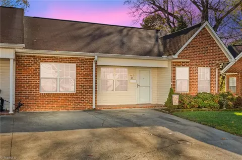 142 Bethania Oaks Cir, Pfafftown, NC 27040