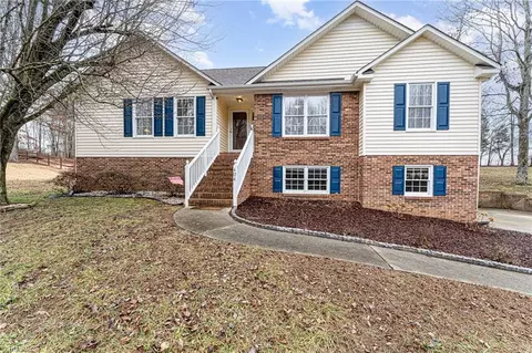 404 Union Pointe Ln, Lexington, NC 27295